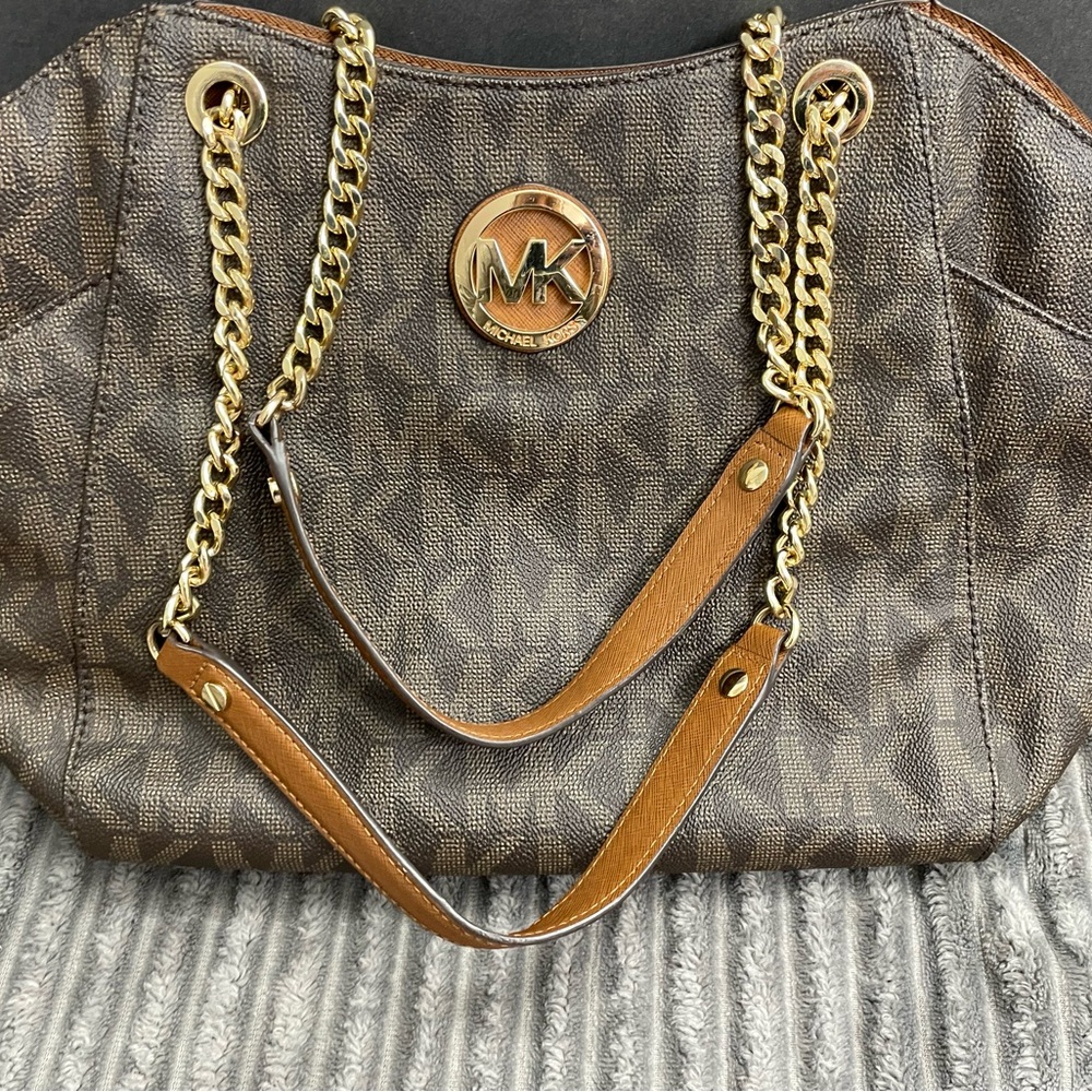Michael Kors Large Jetset Travel Chain Or Cross Bag